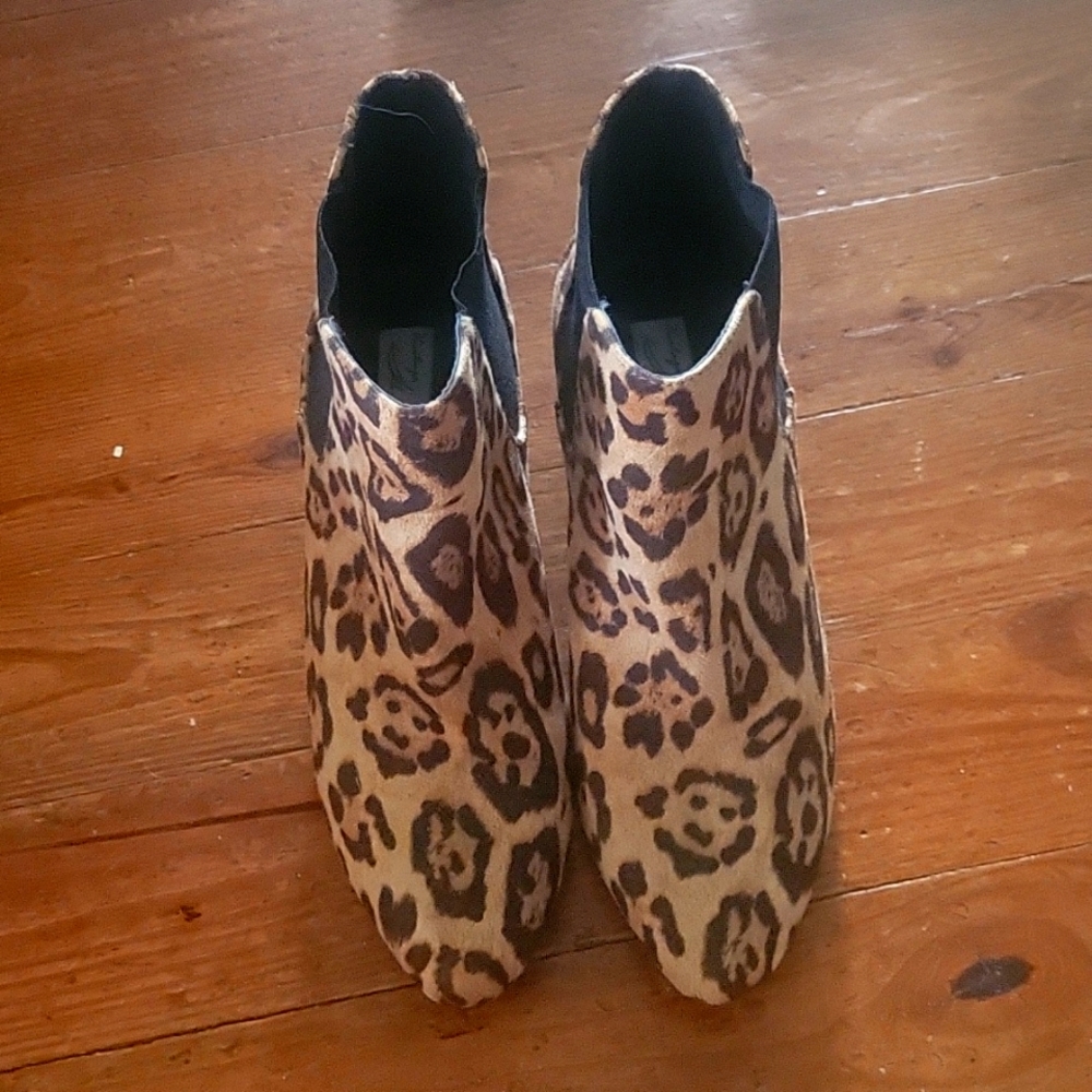 Vintage Havana Leopard booties 5.5